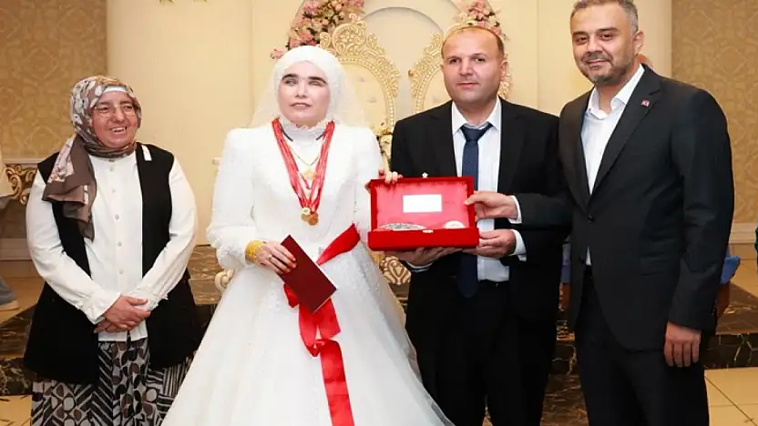 Görme engelli iki öğretmen hayatlarını birleştirdi