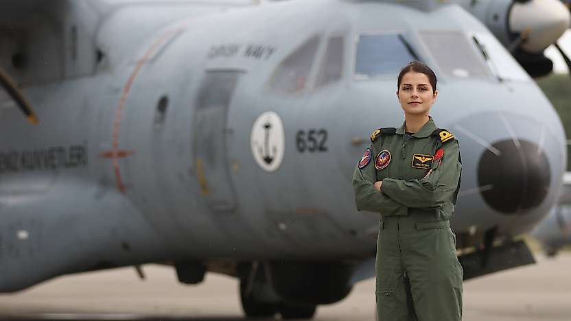 Hayalini gerçeğe dönüştürdü: Türk Deniz Kuvvetleri'nin ilk kadın uçak pilotu