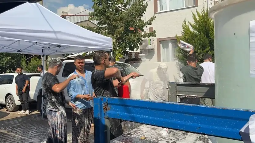 İznik'te damat olmak zor! Önce un, sonra su varili