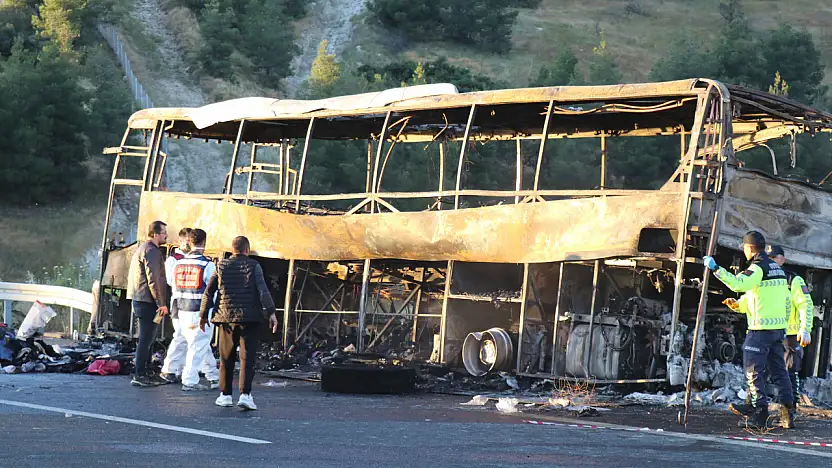 Kahreden otobüs kazası: 8 ölü 33 yaralı
