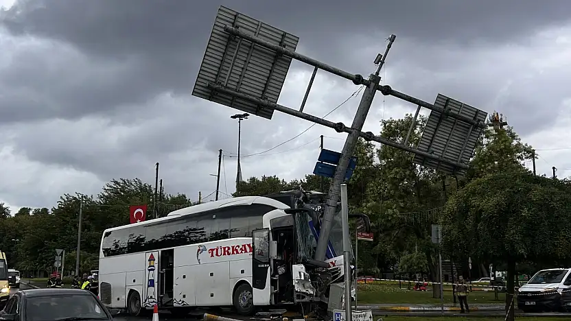 Kontrolden çıkan yolcu otobüsü korkuttu: 2'si ağır 30 yaralı