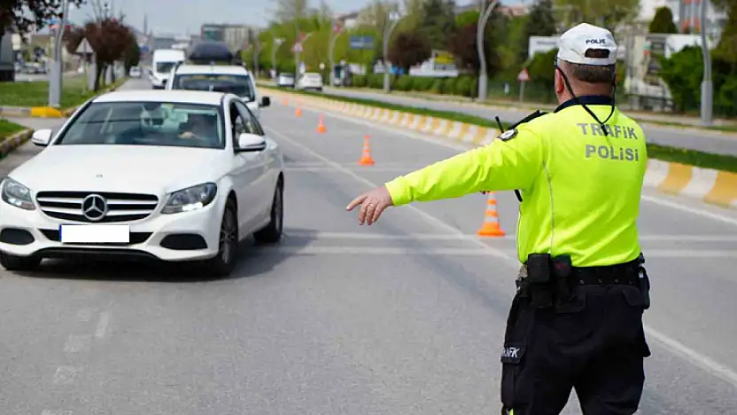 Makas, kırmızı ışık, alkole rekor ceza: Yeni trafik düzenlemesi yürürlüğe girdi