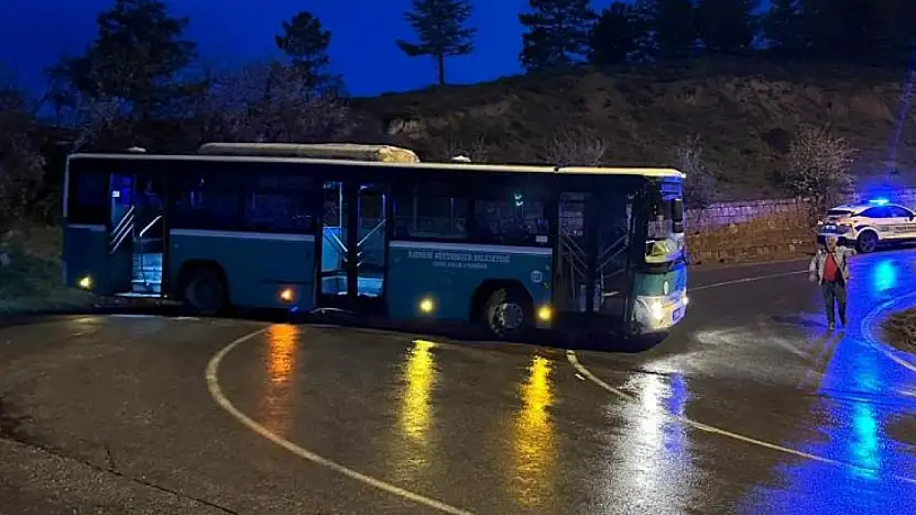 Pes dedirten olay! Çaldığı otobüsle kaza yaptı
