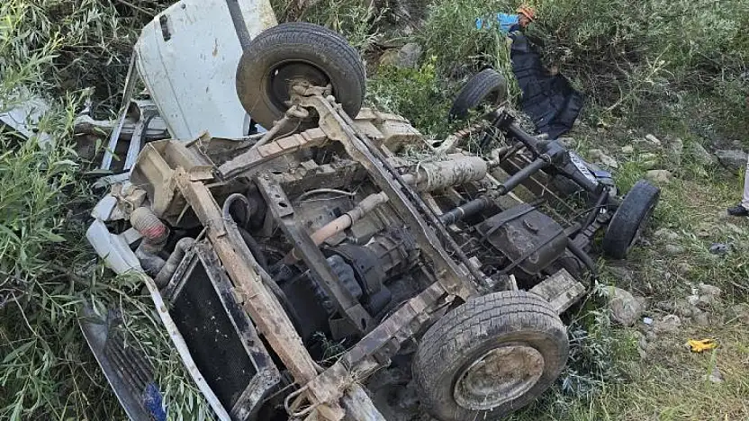 Pikap uçuruma yuvarlandı: 3 ölü, 2 yaralı