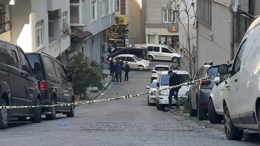 Polisi darbedip kaçtılar: Uyarı ateşi berberi vurdu