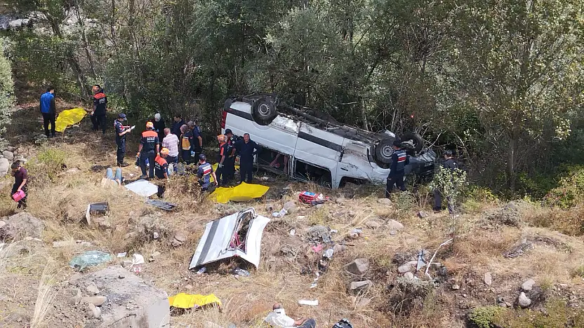 Sivas'ta katliam gibi kaza: 4 ölü, 10 yaralı