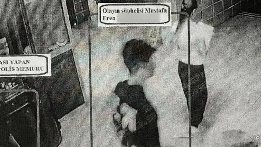 Şortunda gizlediği telefonla AYT'de kopya çekmeye çalıştı