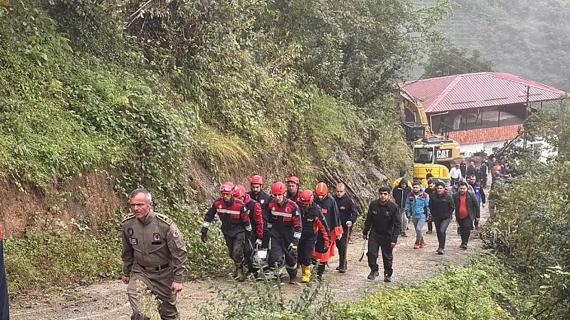 Toprak altında kalan işçi hayatını kaybetti