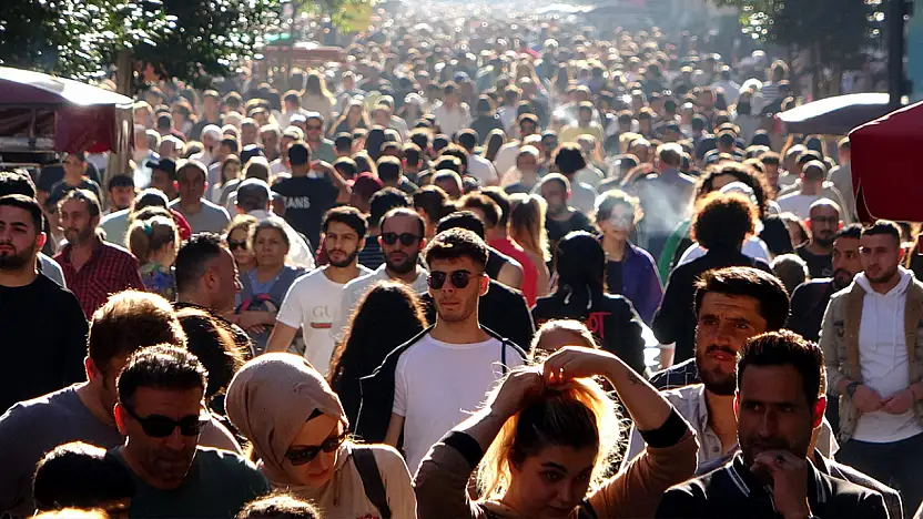 Türkiye'nin nüfusu yılın ilk yarısında 159 bin kişi arttı