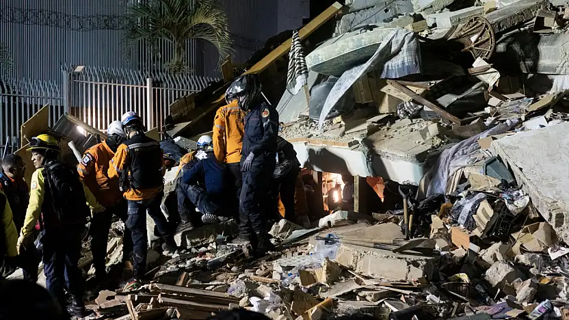 Venezuela'da çifte deprem felaketi: 40 saniye arayla 7,2 ve 7,5 yıkım