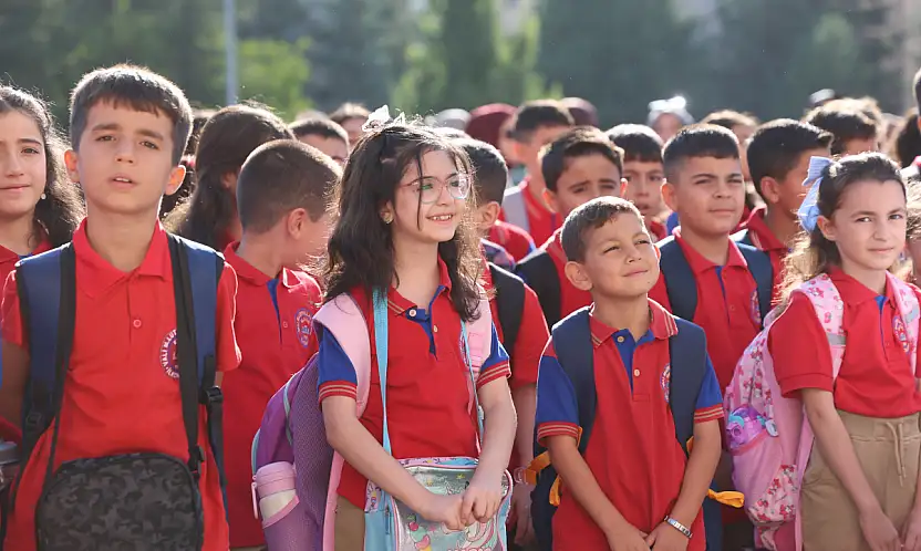 17 milyon öğrenci için ders zili çaldı