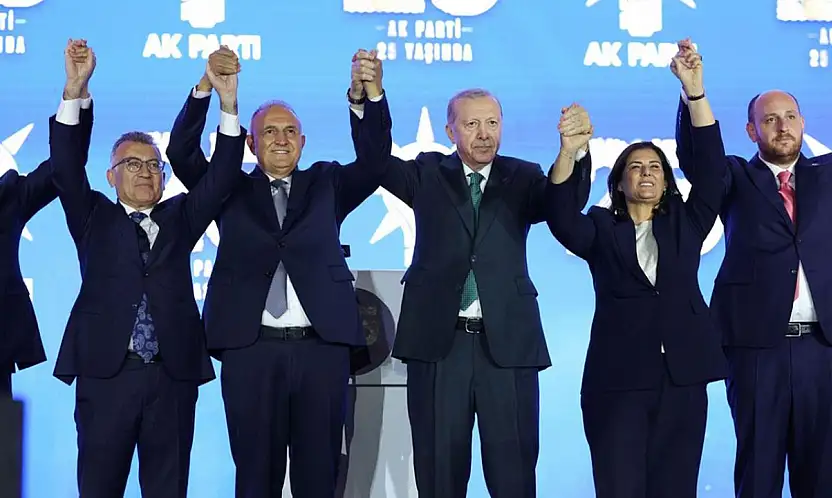 3 milletvekili 7 belediye başkanı AK Parti'ye katıldı