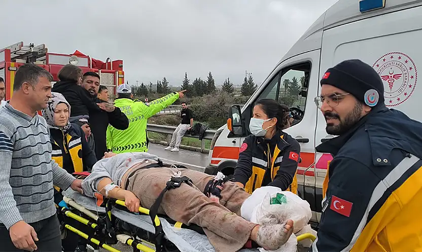 Antalya'da yolcu otobüsü devrildi: Ölü ve yaralılar var