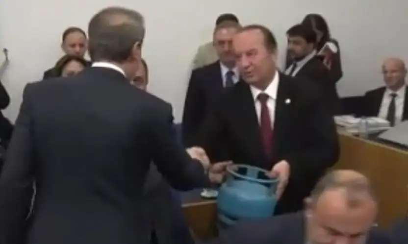 Bakan Bayraktar'ın 'Mutfakta tüp boş' diyen CHP'li vekile yanıtı gündem oldu