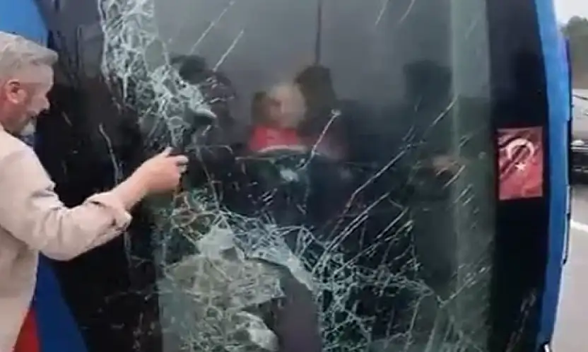 Cezaevi nakil aracı devrildi: 19 Yaralı