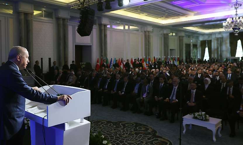 Cumhurbaşkanı Erdoğan: Suç işleyip ülke dışına çıkarak adaletten kaçabileceğini sananlar nereye saklanırlarsa saklansınlar kendilerini güvende hissetmemelidir