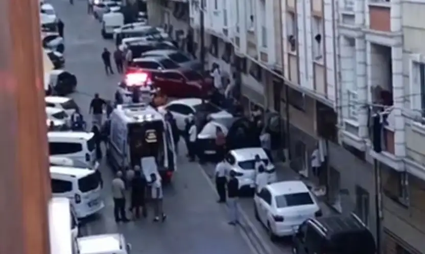 Esenyurt'ta evinden çıkan adamı kurşun yağmuruna tuttular
