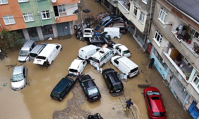 İstanbul'u sel vurdu
