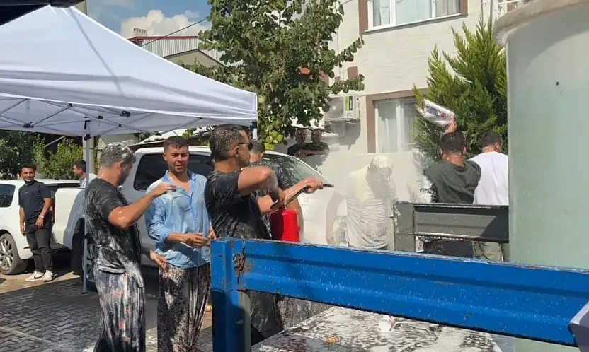 İznik'te damat olmak zor! Önce un, sonra su varili