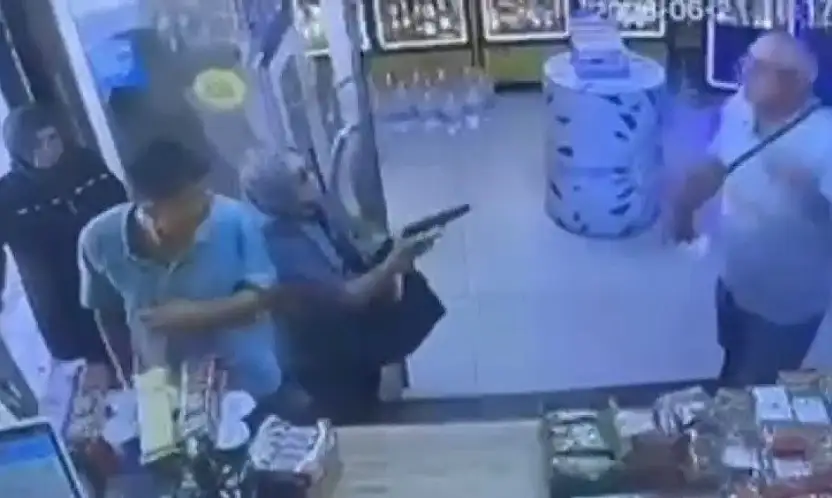 Kadın boşanma aşamasındaki eşini vurmak istedi, silah ateş almadı