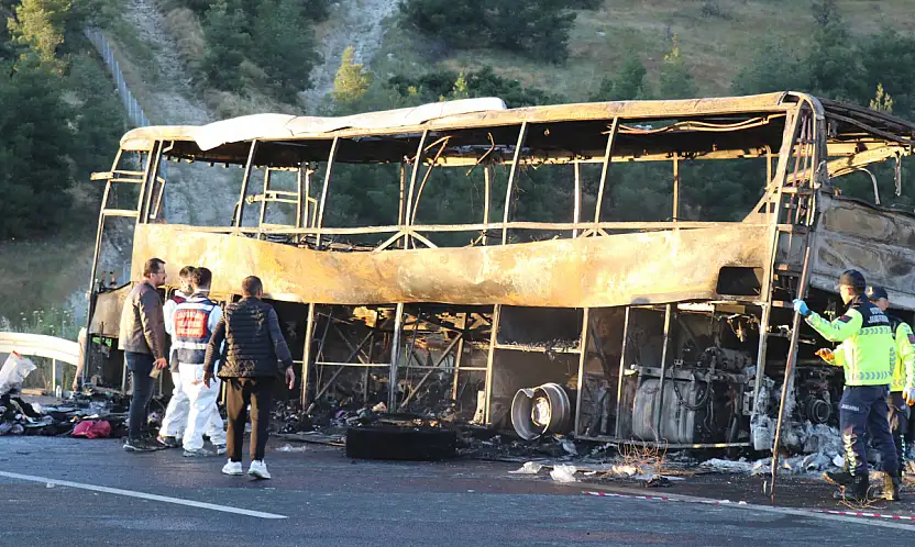 Kahreden otobüs kazası: 8 ölü 33 yaralı