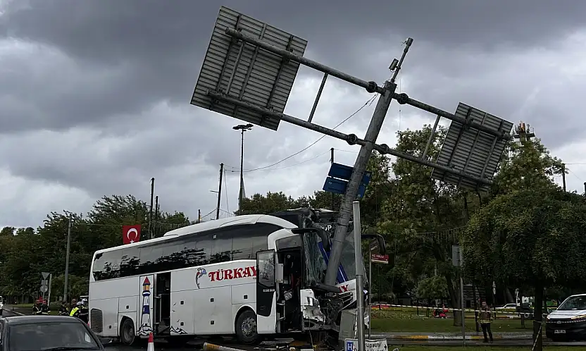Kontrolden çıkan yolcu otobüsü korkuttu: 2'si ağır 30 yaralı