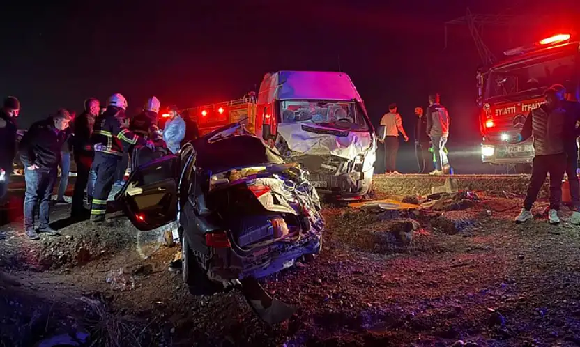 Korkunç kaza: 3 ölü, 14 yaralı