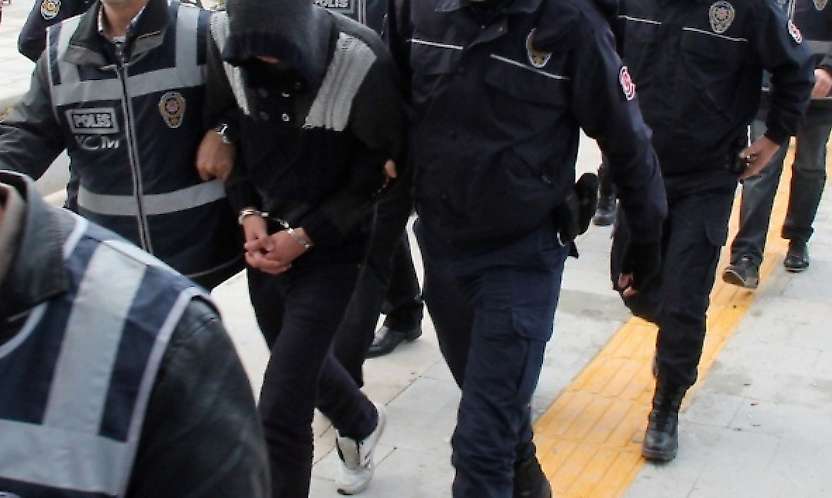 Kurgu kazalarla 17 sigorta şirketini dolandırdılar: 77 gözaltı