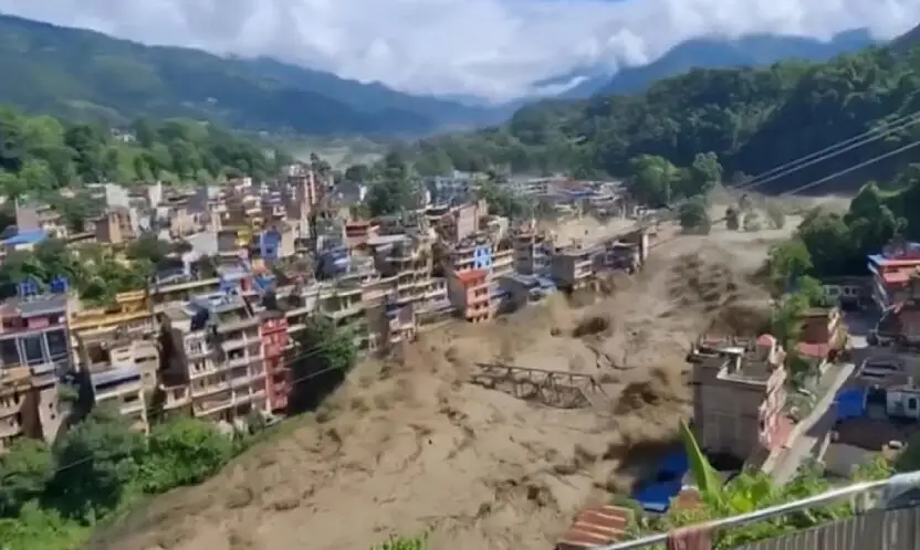 Nepal'deki sel yüzlerle insanı yuttu: İnanılmaz görüntüler...