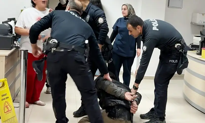 Oğul annesinin sevgilisini bıçakladı, anne ise polis memurunu tokatladı