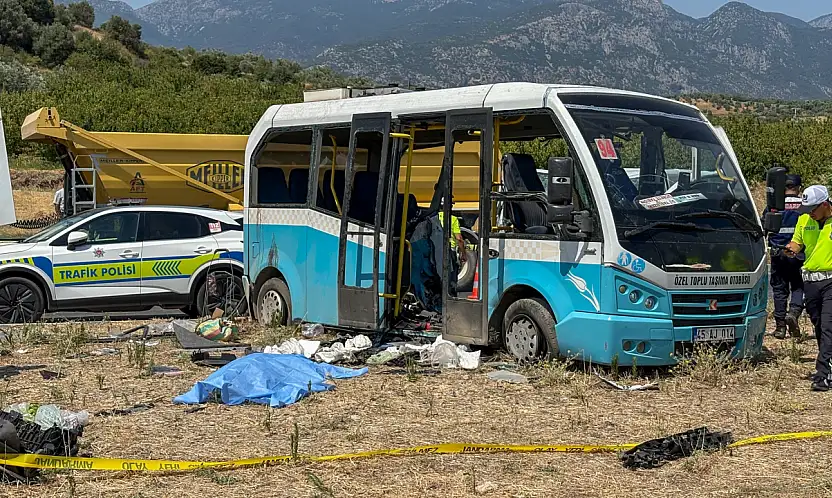 Panelvan ile minibüs çarpıştı: 1 ölü 11 yaralı