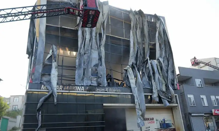 Parfüm dolum tesisi yangını sonrası 7 kamu görevlisi açığa alındı