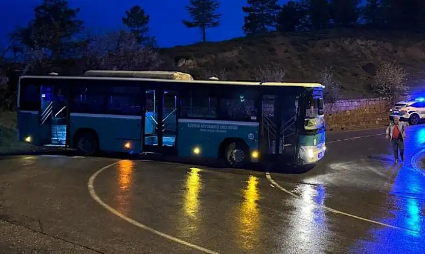 Pes dedirten olay! Çaldığı otobüsle kaza yaptı