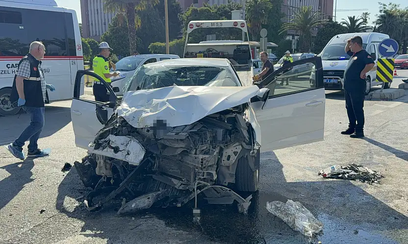 Samsun'da halk otobüsü ile otomobil çarpıştı: 1 ölü, 6 yaralı