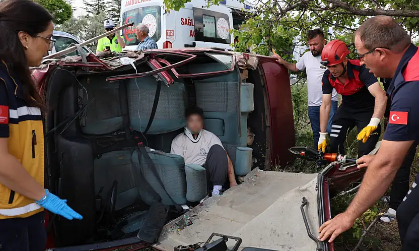 Sınava yetişmek isterken kaza yaptılar: 3 öğrenci yaralandı