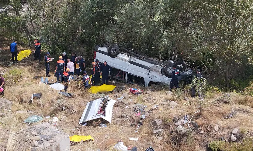 Sivas'ta katliam gibi kaza: 4 ölü, 10 yaralı