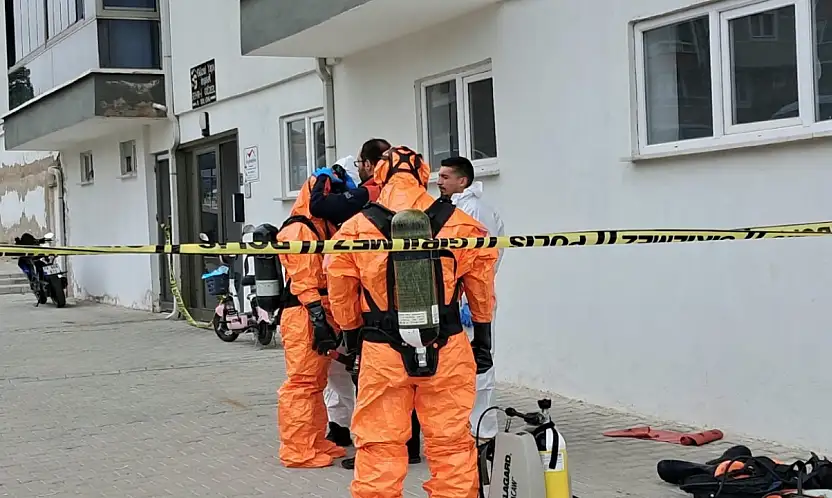 'Siyanür var, girmeyin' notu bulunan dairede karı koca ölü bulundu