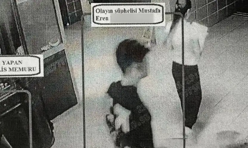 Şortunda gizlediği telefonla AYT'de kopya çekmeye çalıştı