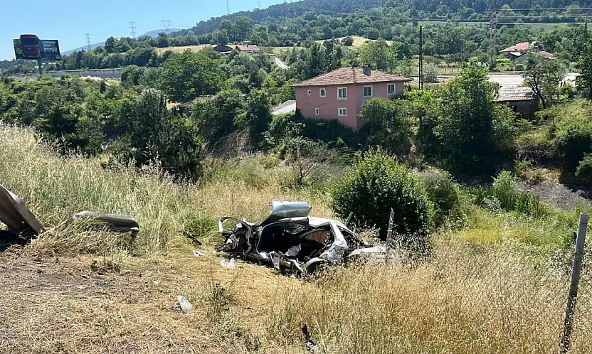 TEM Otoyolu'nda feci kaza: 1 ölü 3 yaralı