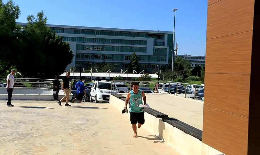 Terlikler elde, umutlar kapıda kaldı! KPSS'yi saniyelerle kaçırdı