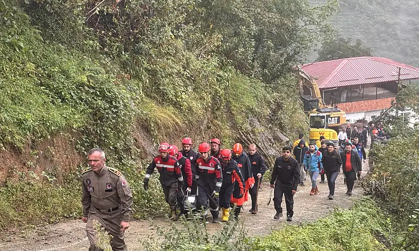 Toprak altında kalan işçi hayatını kaybetti
