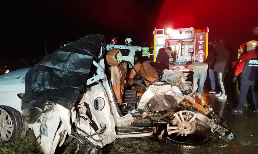 Uşak'ta katliam gibi kaza: 4 ölü 17 yaralı